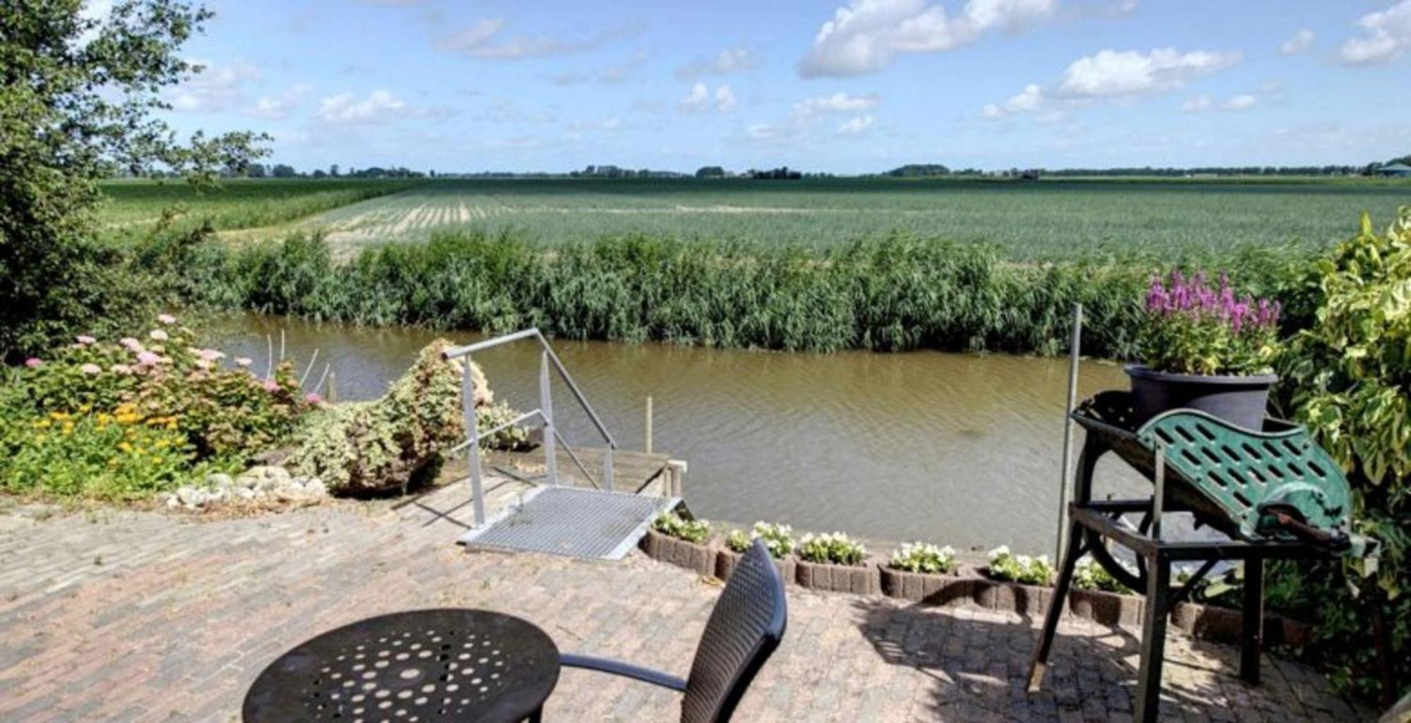 Appartement 2 Met Terras Aan De Tuin Van Op De Roemte Baflo Exterior photo